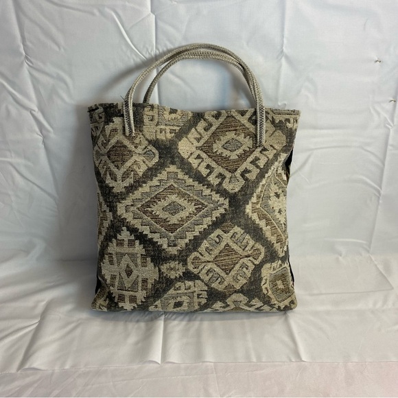 Tapestry Tote Bag – Floral Jacquard Front & Geometric Back - Picture 5 of 6